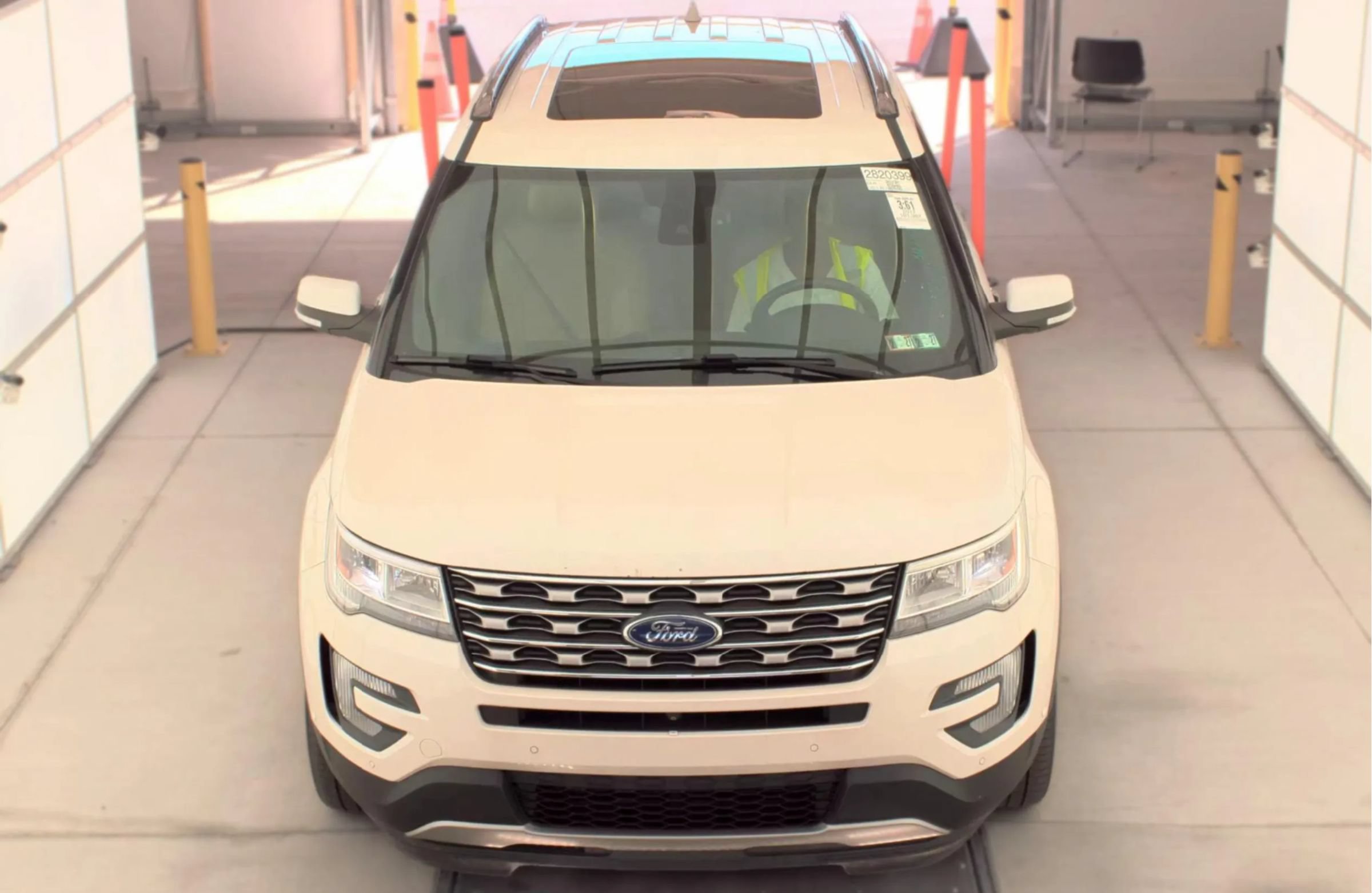 Used 2017 Ford Explorer Limited w/ Equipment Group 303A AWD/4WD image 2