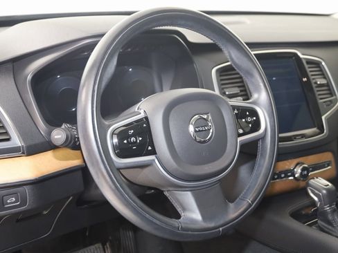 Used 2022 Volvo XC90 T6 Momentum w/ Climate Package image 6