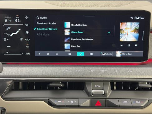 Used 2024 Kia EV9 Land image 27