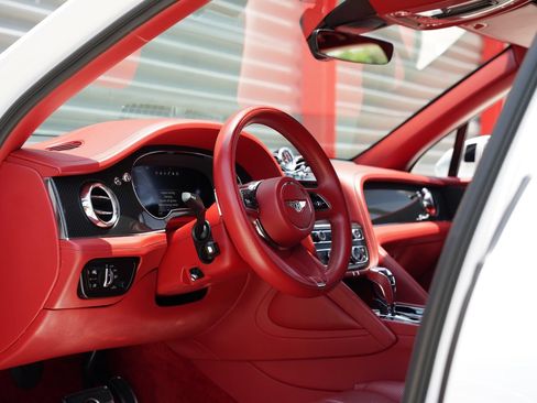 Used 2022 Bentley Bentayga Speed AWD/4WD image 18