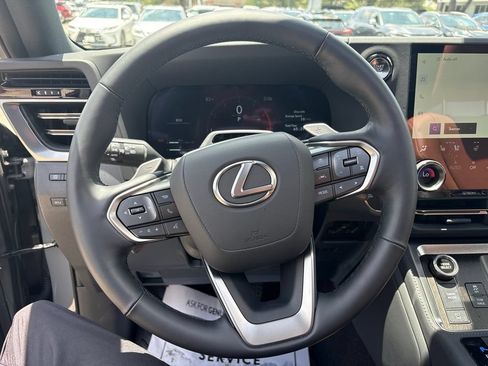 Used 2026 Lexus GX 550 w/ Accessory Package (2T) AWD/4WD image 14