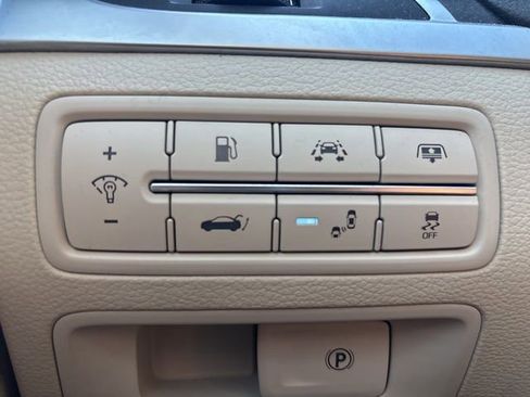 Used 2017 Genesis G80 3.8 w/ Option Group 03 image 13