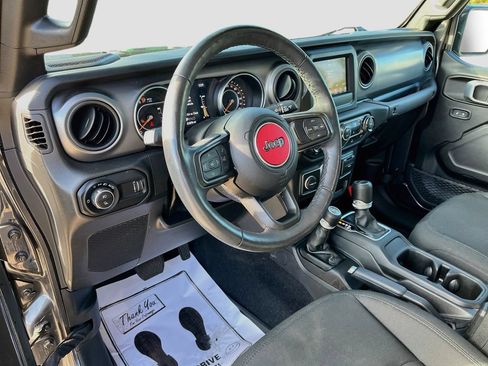 Used 2023 Jeep Gladiator Sport AWD/4WD image 16