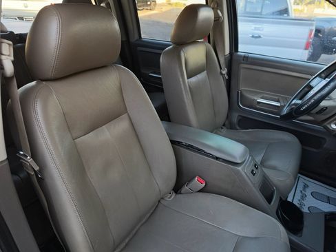 Used 2006 Mitsubishi Raider XLS AWD/4WD image 29