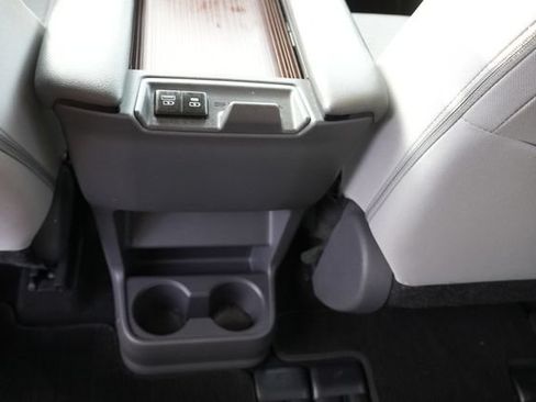 Used 2021 Toyota Sienna LE FWD image 18