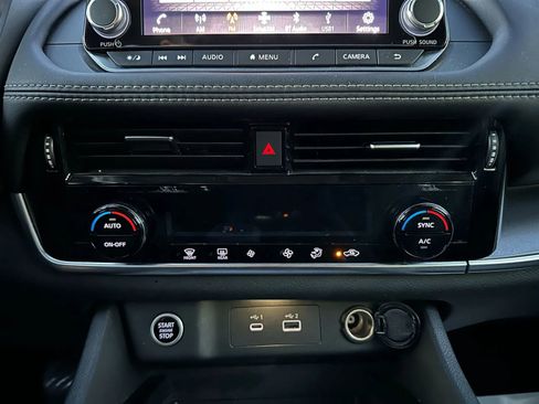 Used 2021 Nissan Rogue SV image 28