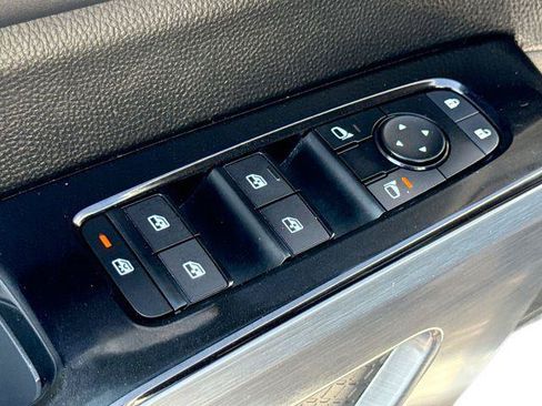 Used 2024 Nissan Pathfinder SL FWD image 15