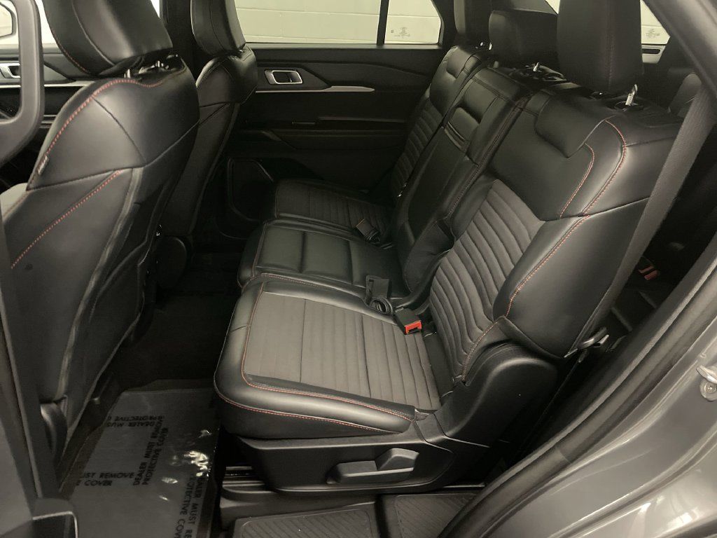 Used 2025 Ford Explorer ST-Line w/ ST-Line Street Pack AWD/4WD image 20