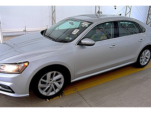 Used 2018 Volkswagen Passat 2.0T SE FWD image 7