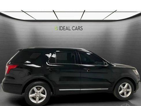 Used 2018 Ford Explorer XLT w/ Equipment Group 201A FWD image 4