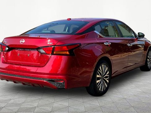 Used 2024 Nissan Altima 2.5 SV image 5