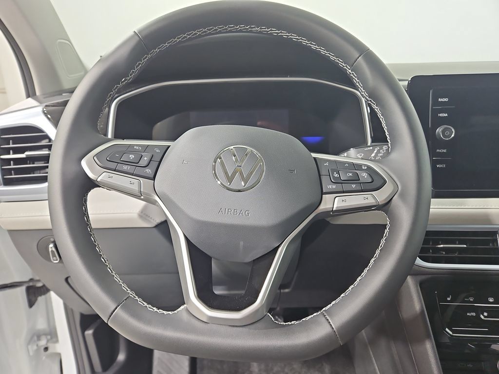 New 2026 Volkswagen Taos SE AWD/4WD image 14