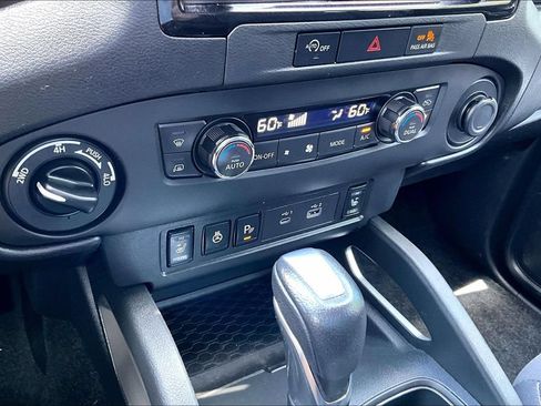 Used 2023 Nissan Frontier SV w/ Technology Package AWD/4WD image 17