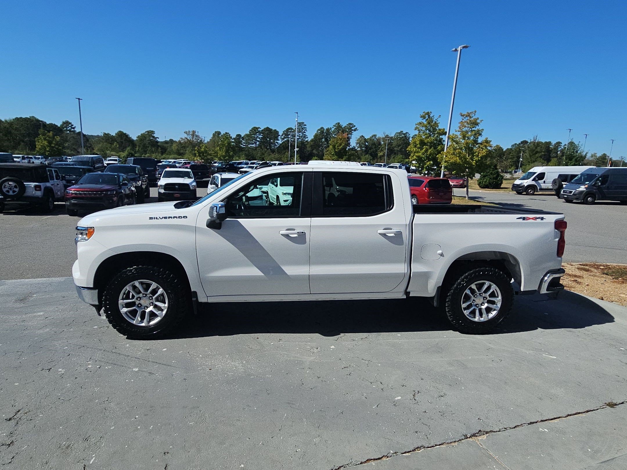 Used 2025 Chevrolet Silverado 1500 LT w/ Safety Package AWD/4WD image 4
