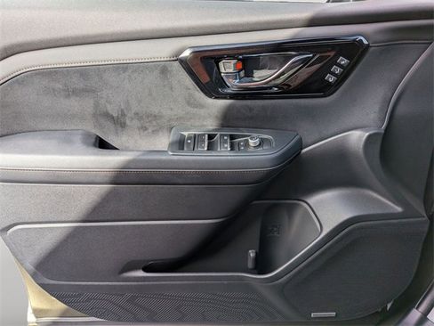 Certified 2025 Subaru Forester Touring w/ Protection Package image 23