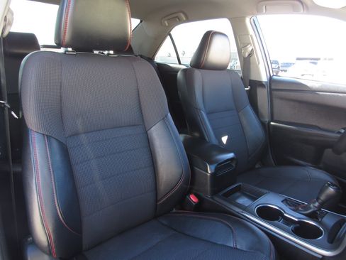 Used 2016 Toyota Camry image 10