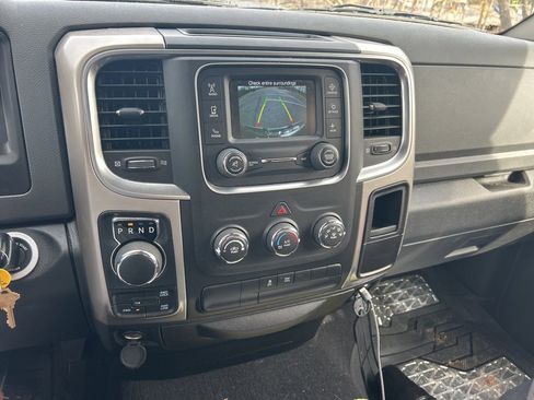 Used 2018 RAM 1500 Classic SLT image 7