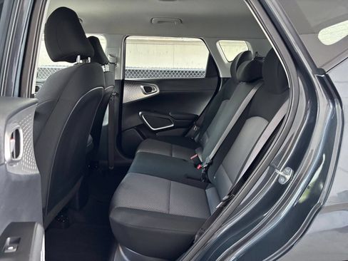 Used 2025 Kia Soul LX w/ LX Technology Package FWD image 25