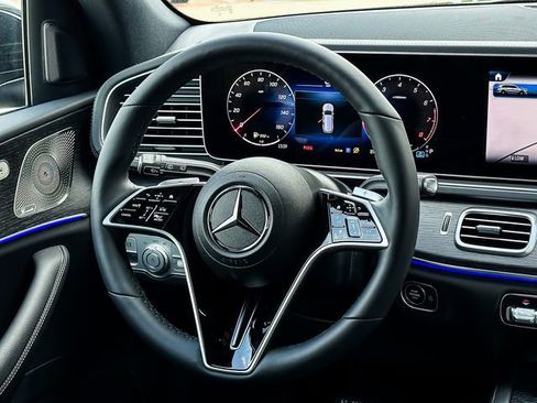 Certified 2025 Mercedes-Benz GLS 450 4MATIC image 23