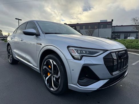 Used 2022 Audi e-tron Premium Plus w/ Premium Plus Package image 2