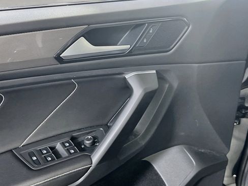 Used 2023 Volkswagen Tiguan SE FWD image 17