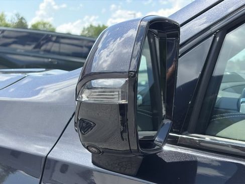 Used 2025 Cadillac Escalade Sport Platinum w/ LPO, Floor Liner Package AWD/4WD image 10
