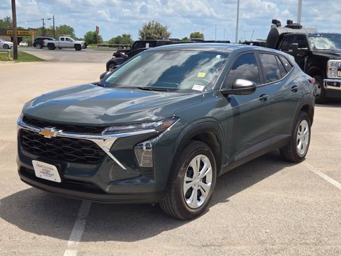 Used 2026 Chevrolet Trax LS FWD image 7