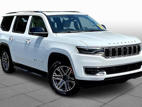 Used 2024 Jeep Wagoneer 4WD w/ Premium Group I image 2