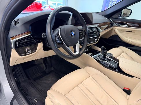 Used 2019 BMW 530i w/ Premium Package image 21
