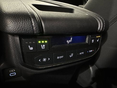 Used 2025 Toyota Grand Highlander AWD Hybrid image 31