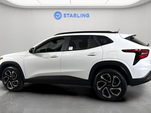 Certified 2025 Chevrolet Trax RS w/ Driver Confidence Package image 4