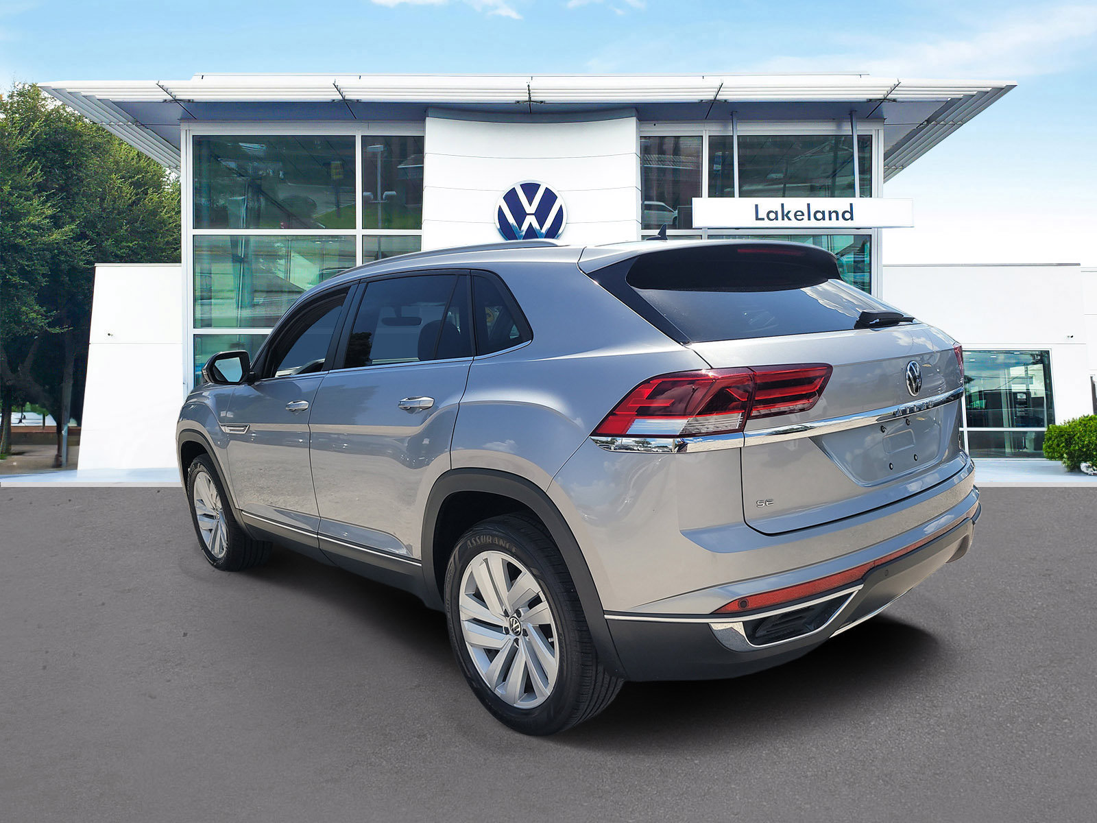 Used 2021 Volkswagen Atlas Cross Sport SE w/ Panoramic Sunroof Package FWD image 4