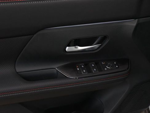 New 2026 Nissan Kicks SR image 24