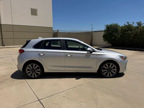 Used 2018 Hyundai Elantra GT Sport FWD image 4