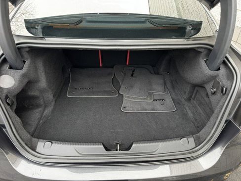 Used 2018 Jaguar XE S image 9