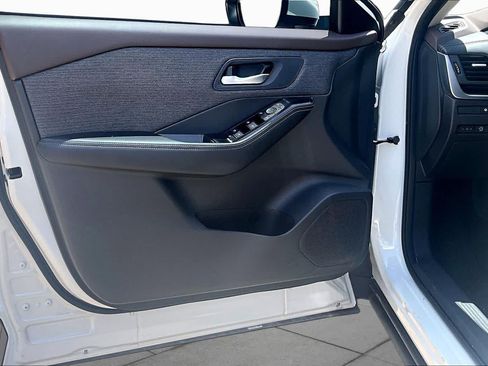 Certified 2023 Nissan Rogue SV FWD image 22