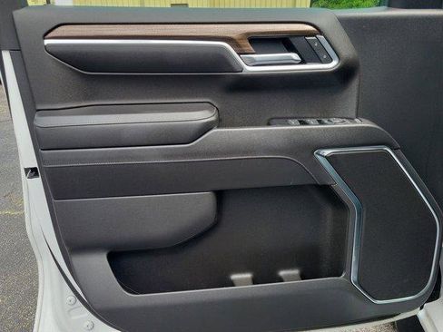 Used 2022 Chevrolet Silverado 1500 LT AWD/4WD image 17