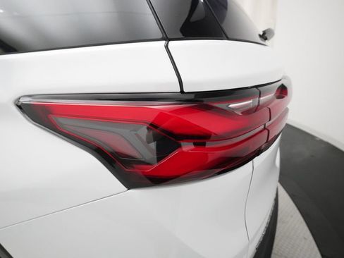 Used 2023 Chevrolet Traverse LT w/ LPO, Floor Liner Package image 32