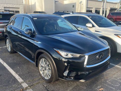 Certified 2025 INFINITI QX50 Luxe image 2