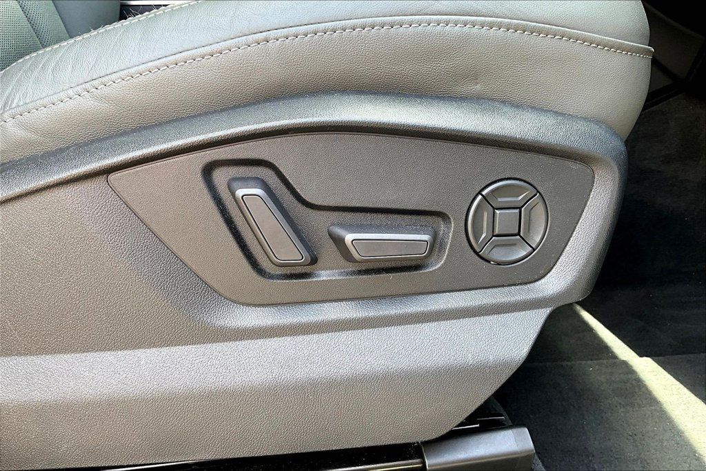 Used 2020 Audi Q8 Premium Plus w/ Premium Plus Package AWD/4WD image 31
