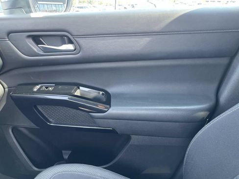 Used 2022 Nissan Pathfinder SV FWD image 19
