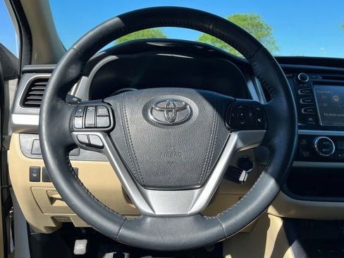 Used 2016 Toyota Highlander Limited AWD/4WD image 31