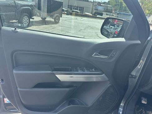 Used 2017 Chevrolet Colorado LT w/ LT Convenience Package image 11