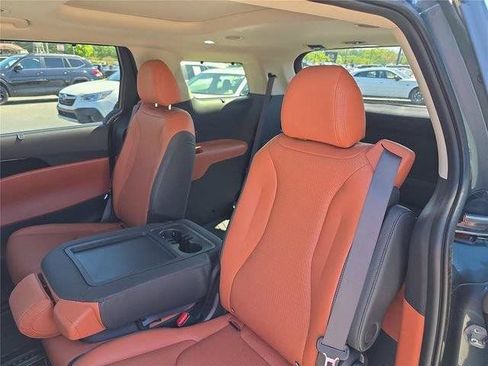 Used 2024 Kia Carnival SX Prestige FWD image 13