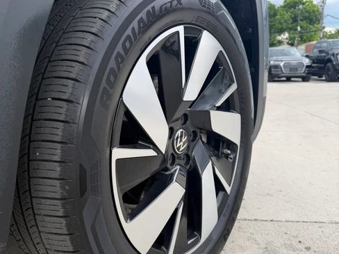 Used 2025 Volkswagen Atlas Cross Sport SE AWD/4WD image 9