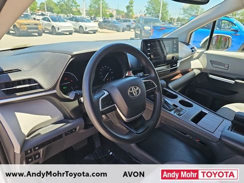 Used 2021 Toyota Sienna LE w/ LE Plus Package FWD image 9