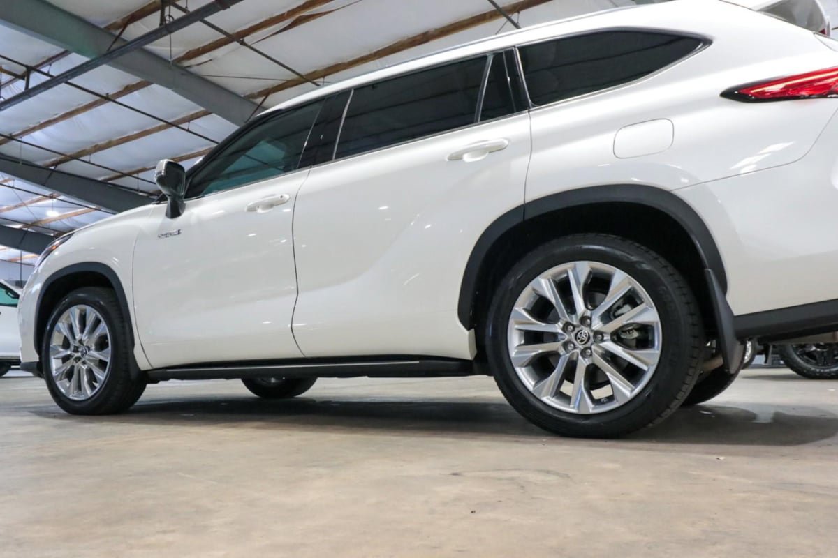 Used 2021 Toyota Highlander Limited FWD image 43