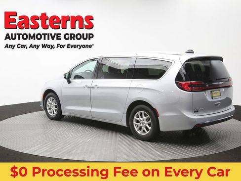 Used 2024 Chrysler Pacifica Touring-L FWD image 64