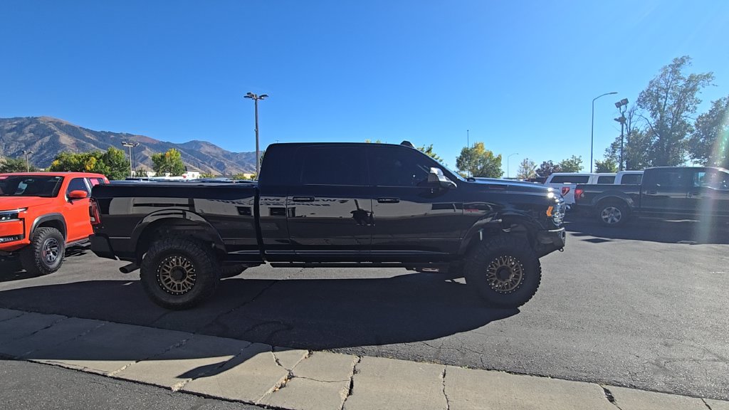 Used 2022 RAM 2500 Limited w/ Night Edition AWD/4WD image 4