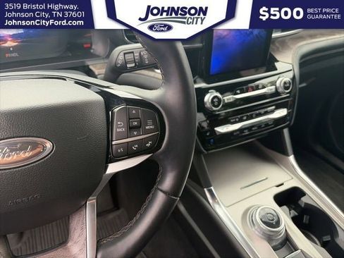 Used 2023 Ford Explorer Platinum w/ Technology Package AWD/4WD image 14